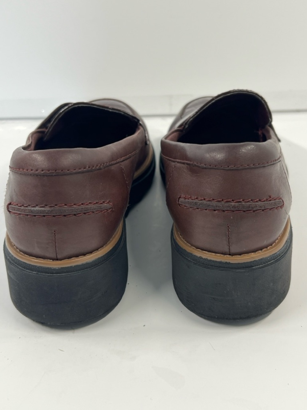 CLARKS Women’s 7.5 Burgundy Leather and Patent Leather Slip On - Picture 5 of 9